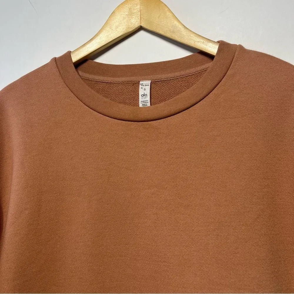 Alo Yoga Fade Long Sleeve Slash Out Pullover in Henna S